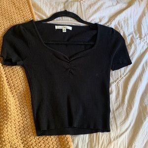 Feminine form fitting blouse.